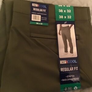 32 Degrees Men's Regular Fit Pants. Size 38x32. GREEN COLOR
